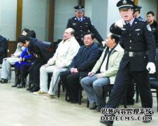 其他人都在监狱外，他被释放，北京有三栋楼和