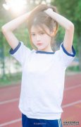 冯蒂莫，一件毛衣和一个出生在女孩脸上的牛仔