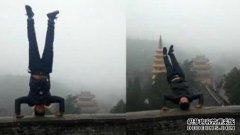 当那人看到第一场雪时，他爬上围栏并以颠倒的