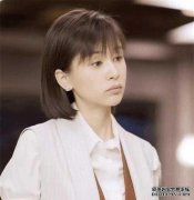 她很幸运，每个人都是一位漂亮的短发女演员，