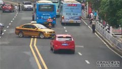 当我触摸这条线时，我不想转身。在听取交警朋