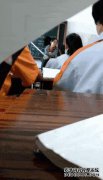 昌吉：7座面包车里有16名学生......？父母不关心