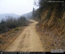 正版江西大雪：三辆车与严重的雪，山路相撞，