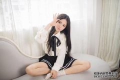 演员使用杨来克服同一段，我想展示衣服，但我