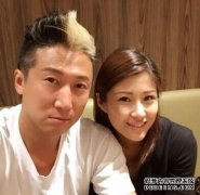 美女填充香港金宝的幸福照片，白发几乎不可能