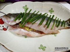 美味的食物：蒸鱿鱼，简单的食材，各种口味