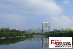 这条河的美丽风景。