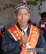 一代又一代人唱着民族史诗采访了Muppa Mipa的国家