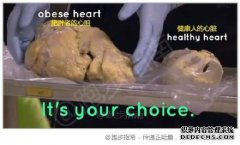 女人的右边是什么？