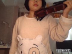 “小提琴是如何弹钢琴的？您不能用左手握住它