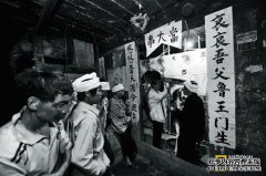 “楚有耳光，父亲发誓对绵羊起誓。”（）