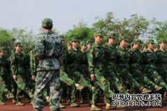 另一个人的大学顾问！我想要军事训练的艺术。